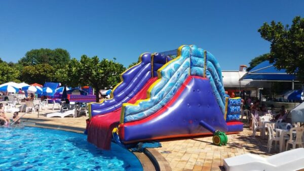 Splash na Piscina Local - Imagem 3